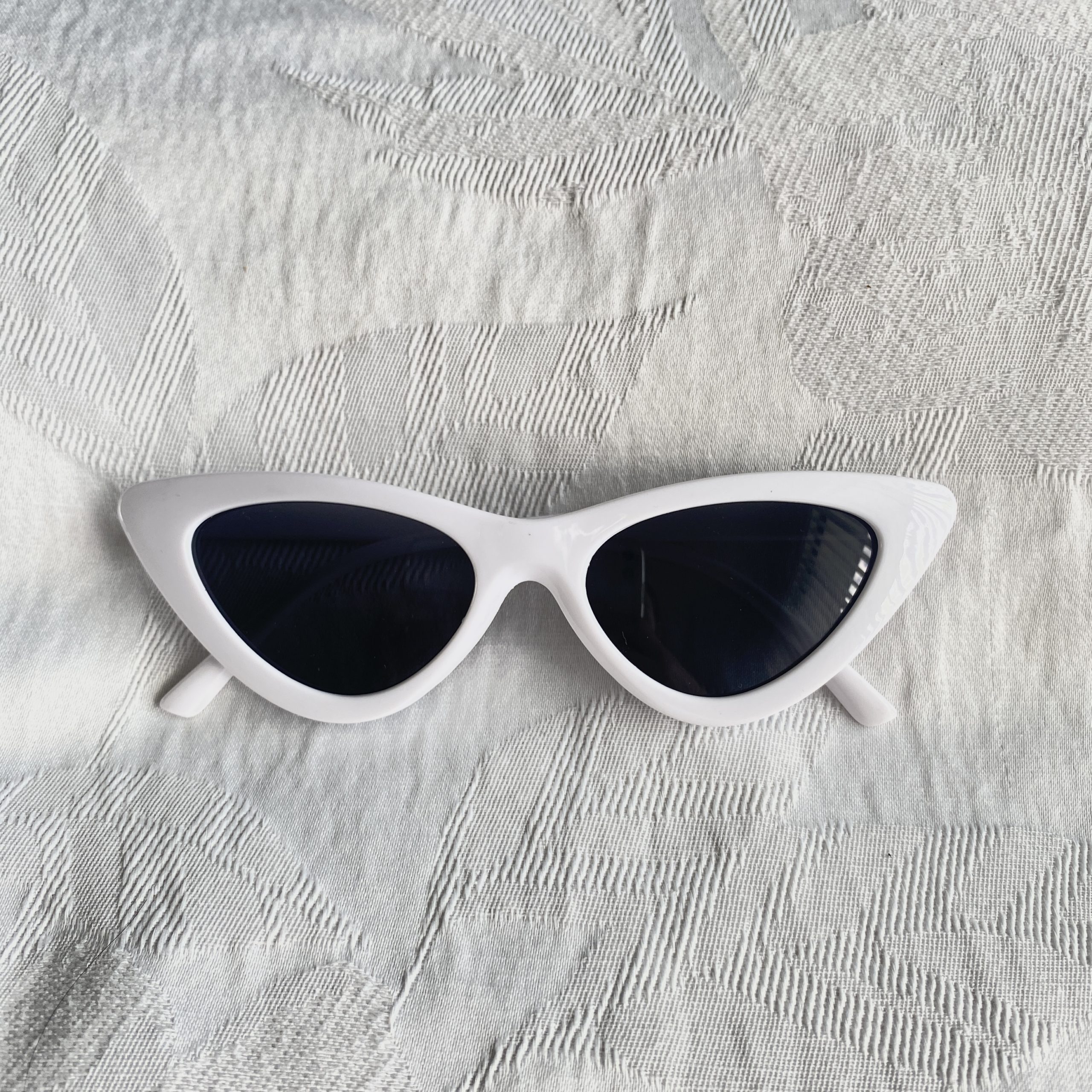 Minx Cat Eye Sunglasses- White - Image 2